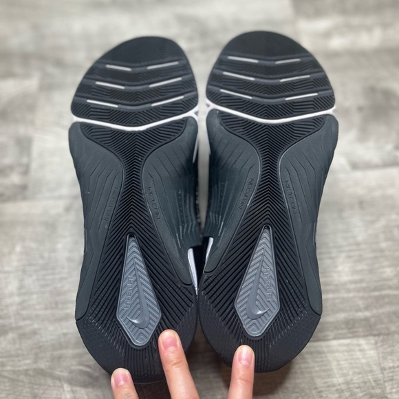 Nike Metcon 8 Workout Gym Shoes. Great condition, too small for my wide feet. - Picture 10 of 11